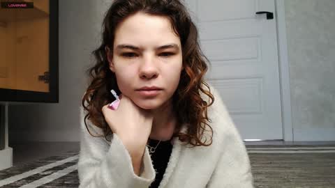 Snapshot of alina_dream chatting on April 5, 6:10 am Alina online show from April 5, 6:10 am