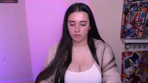 Snapshot of alinaasti_ chatting on June 19, 7:56 am Alina online show from June 19, 7:56 am