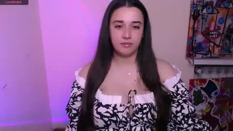 Snapshot of alinaasti_ chatting on June 23, 7:28 am Alina online show from June 23, 7:28 am