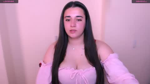 Snapshot of alinaasti_ chatting on June 26, 7:13 am Alina online show from June 26, 7:13 am