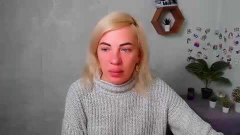 Snapshot of alinafrey_ chatting on October 10, 4:00 am Alina online show from October 10, 4:00 am