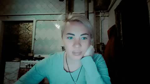Snapshot of alinafrey_ chatting on February 15, 5:48 am Alina online show from February 15, 5:48 am