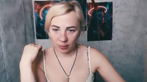 Snapshot of alinafrey_ chatting on February 17, 5:26 am Alina online show from February 17, 5:26 am