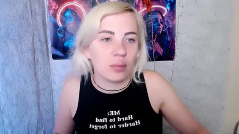 Snapshot of alinafrey_ chatting on February 18, 6:31 am Alina online show from February 18, 6:31 am