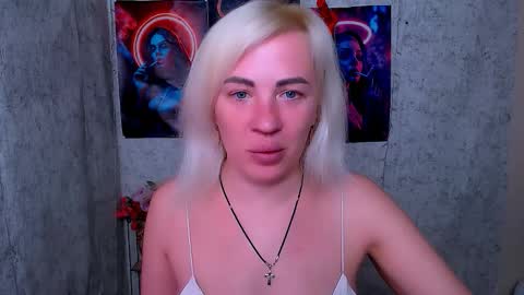 Snapshot of alinafrey_ chatting on March 19, 9:13 am Alina online show from March 19, 9:13 am