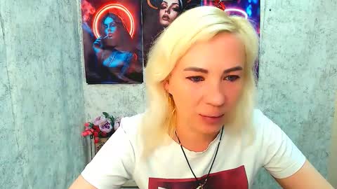 Snapshot of alinafrey_ chatting on March 24, 5:23 am Alina online show from March 24, 5:23 am
