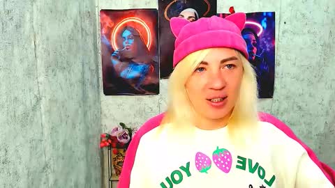 Snapshot of alinafrey_ chatting on March 25, 5:35 am Alina online show from March 25, 5:35 am