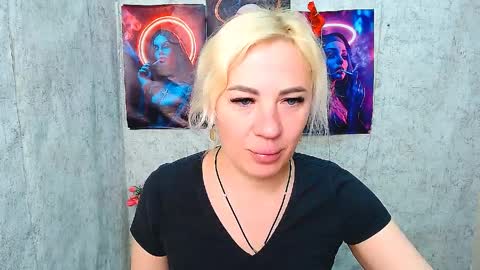 Snapshot of alinafrey_ chatting on March 31, 6:03 am Alina online show from March 31, 6:03 am