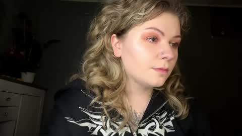 Snapshot of alinahotgirl chatting on March 28, 2:27 pm Alina online show from March 28, 2:27 pm