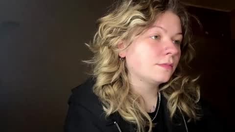 Snapshot of alinahotgirl chatting on April 6, 7:26 pm Alina online show from April 6, 7:26 pm