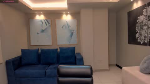 alinakravitz_ online show from February 1, 6:06 pm