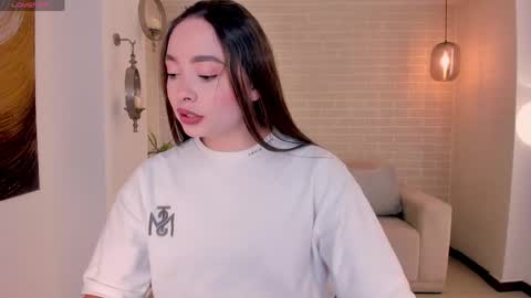 alinakravitz_ online show from April 24, 6:21 pm