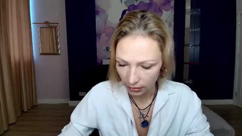 AlinaMoor online show from October 22, 5:52 am
