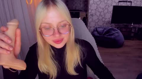 alinaocean online show from June 1, 9:27 pm