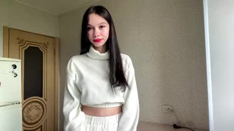 Snapshot of alinareik chatting on May 27, 1:41 pm Mary online show from May 27, 1:41 pm