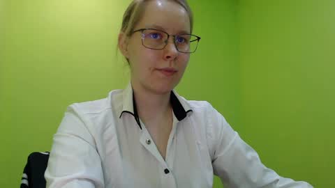 Snapshot of alinasei chatting on May 5, 1:19 pm alinasei online show from May 5, 1:19 pm