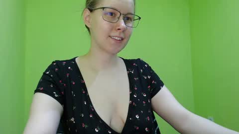 Snapshot of alinasei chatting on May 12, 12:57 pm alinasei online show from May 12, 12:57 pm