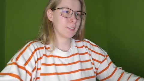 Snapshot of alinasei chatting on May 17, 12:45 pm alinasei online show from May 17, 12:45 pm