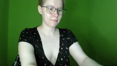 Snapshot of alinasei chatting on May 19, 12:55 pm alinasei online show from May 19, 12:55 pm