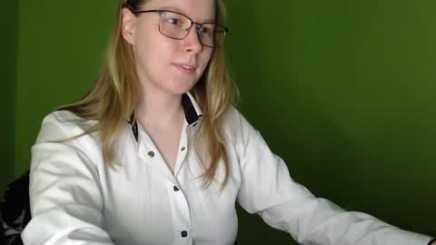 Snapshot of alinasei chatting on May 20, 12:55 pm alinasei online show from May 20, 12:55 pm