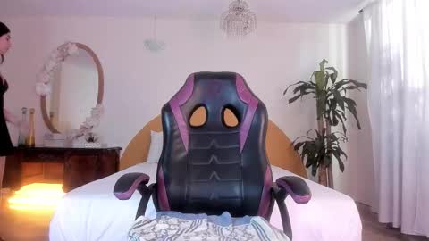 Snapshot of alinasimmons chatting on March 16, 12:31 pm AlinaSimmons online show from March 16, 12:31 pm