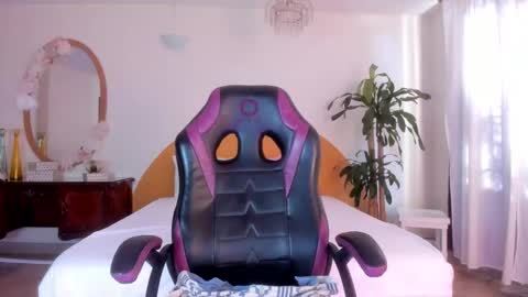 Snapshot of alinasimmons chatting on March 19, 12:53 pm AlinaSimmons online show from March 19, 12:53 pm