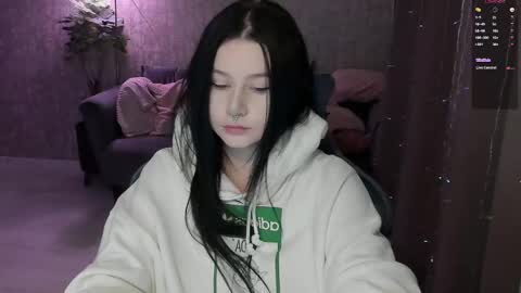 Snapshot of alinegreeeen chatting on February 5, 7:02 am Aline Greeeen online show from February 5, 7:02 am