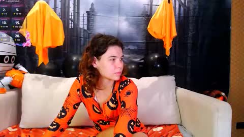 Snapshot of alinka_pashka chatting on October 28, 1:09 am Alina and Pasha online show from October 28, 1:09 am