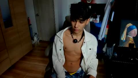 Snapshot of aliotttwink chatting on July 3, 1:50 pm AliotTwink online show from July 3, 1:50 pm