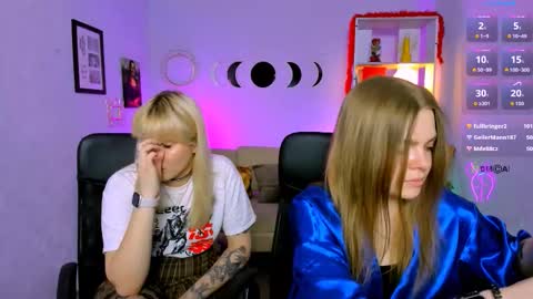 Snapshot of alira_glow chatting on March 25, 11:33 pm Alira online show from March 25, 11:33 pm