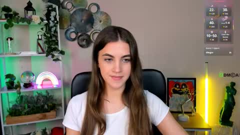 Snapshot of alira_glow chatting on March 28, 10:26 am Alira online show from March 28, 10:26 am