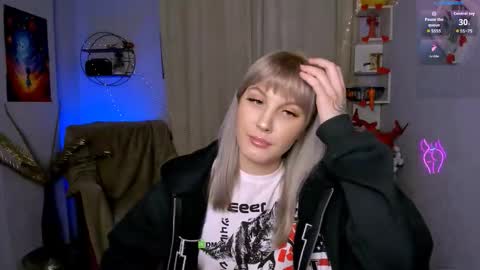 Snapshot of alira_glow chatting on March 28, 11:37 pm Alira online show from March 28, 11:37 pm