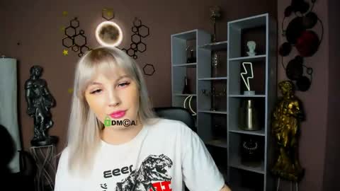 Snapshot of alira_glow chatting on March 31, 7:25 pm Alira online show from March 31, 7:25 pm