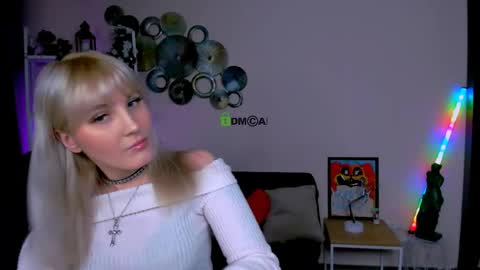 Snapshot of alira_glow chatting on April 6, 7:26 pm Alira online show from April 6, 7:26 pm