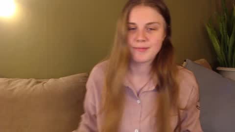Snapshot of alisaxxxshy chatting on December 10, 9:54 pm alisaxxxshy online show from December 10, 9:54 pm