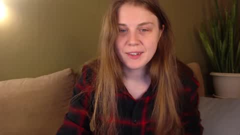 Snapshot of alisaxxxshy chatting on December 24, 10:39 pm alisaxxxshy online show from December 24, 10:39 pm