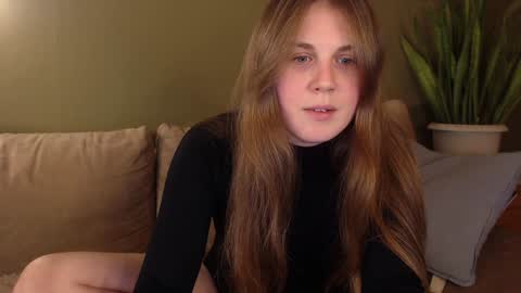Snapshot of alisaxxxshy chatting on January 8, 11:30 pm alisaxxxshy online show from January 8, 11:30 pm