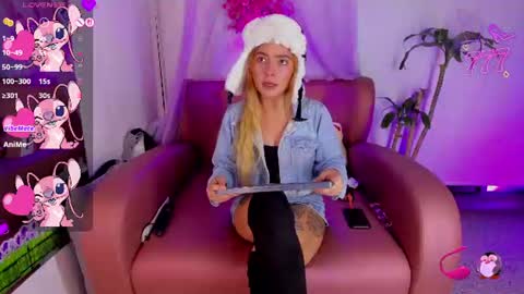 Snapshot of alise_mason chatting on June 18, 6:13 am alise_mason online show from June 18, 6:13 am