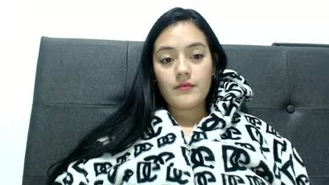 Snapshot of alisha_9997 chatting on June 19, 3:00 am alisha_9997 online show from June 19, 3:00 am