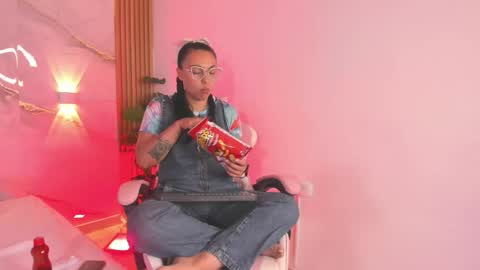   online show from March 30, 6:53 pm