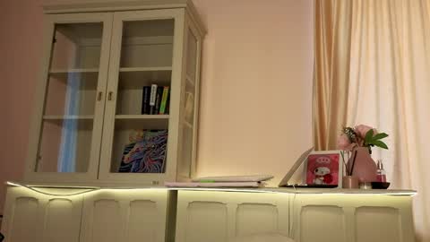 Alisia online show from March 27, 7:58 am