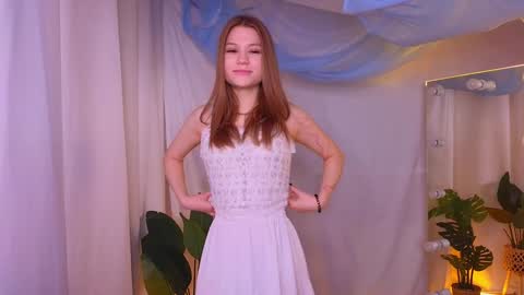 Snapshot of alisia_spinnet chatting on December 14, 7:07 am Alisia online show from December 14, 7:07 am