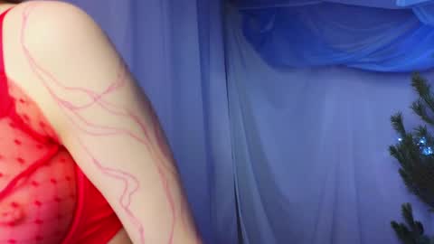 Snapshot of alisia_spinnet chatting on December 24, 10:33 am Alisia online show from December 24, 10:33 am