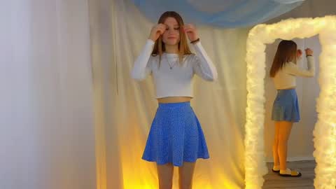 Snapshot of alisia_spinnet chatting on January 14, 7:17 am Alisia online show from January 14, 7:17 am