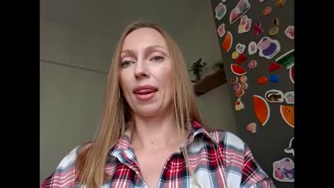 Snapshot of alisiyaxlove chatting on September 24, 8:39 am alisiyaXlove online show from September 24, 8:39 am