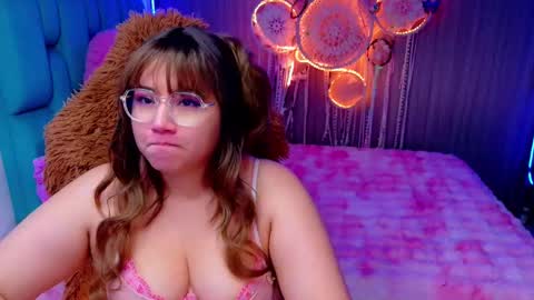 Snapshot of alison_gamer chatting on November 11, 5:02 pm Alison online show from November 11, 5:02 pm