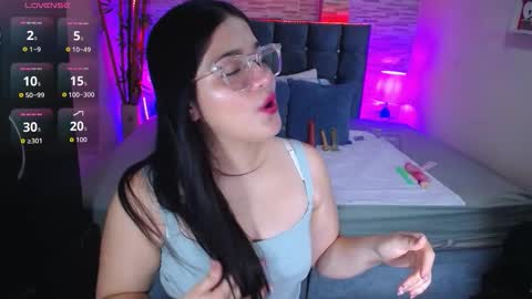 Snapshot of alison_girl22 chatting on March 30, 9:27 pm Alison online show from March 30, 9:27 pm