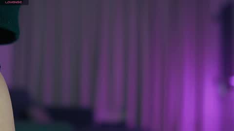 Snapshot of alison_miller9 chatting on October 9, 9:29 am Alison online show from October 9, 9:29 am