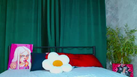 Alison online show from April 3, 9:02 pm