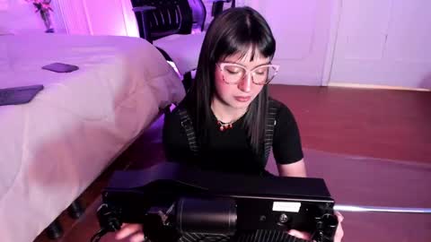 Snapshot of alisonfishert chatting on October 9, 12:47 pm Alison Fishert online show from October 9, 12:47 pm